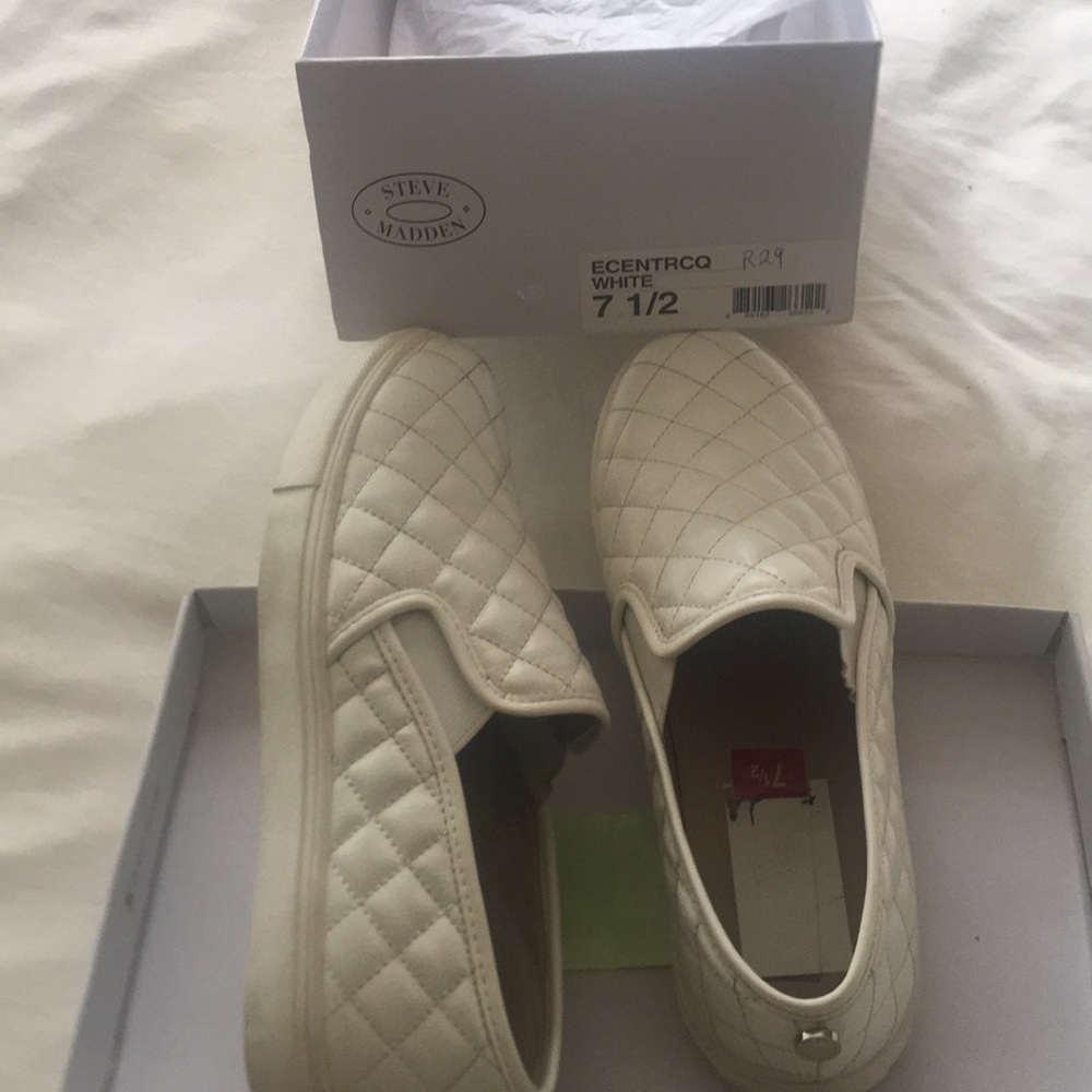 STEVE MADDEN slip on